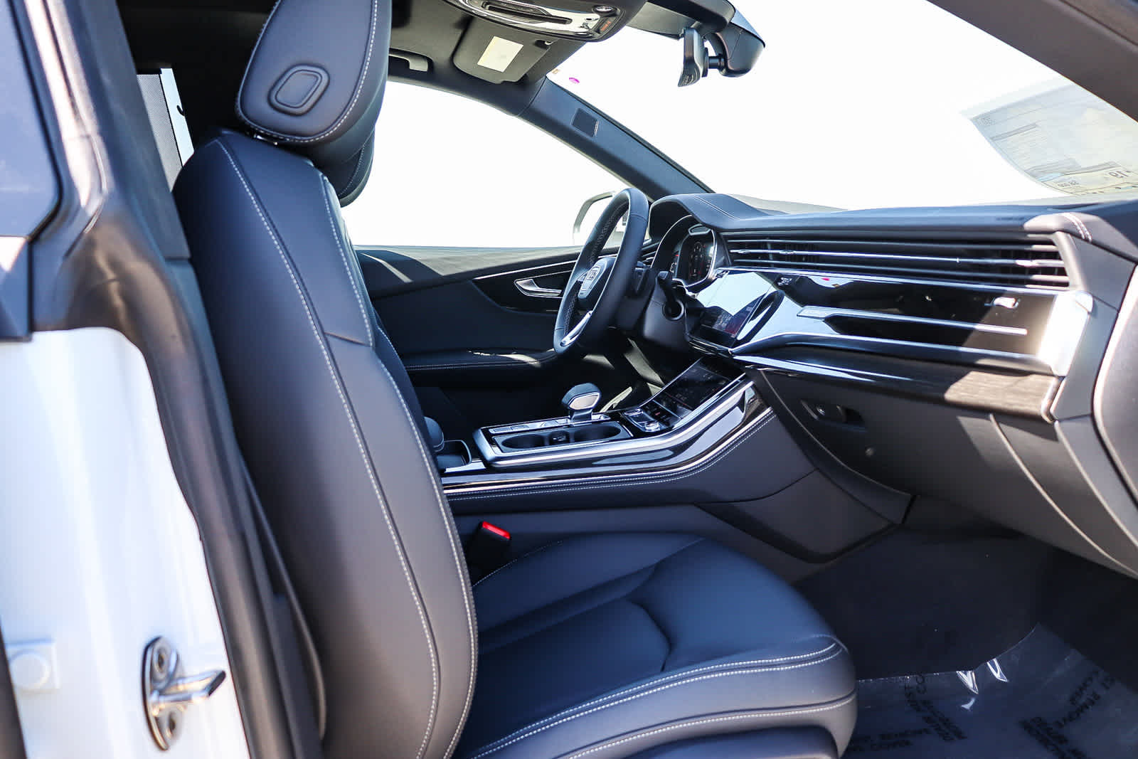 Thumbnail: 2026 Audi Q8 - 22