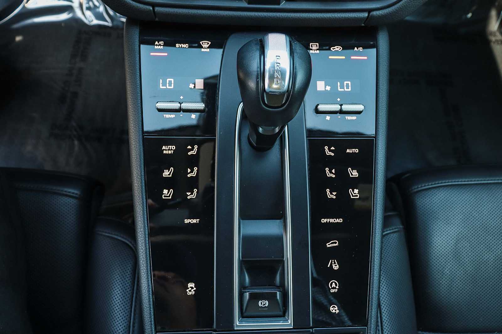 Thumbnail: 2023 Porsche Macan - 23