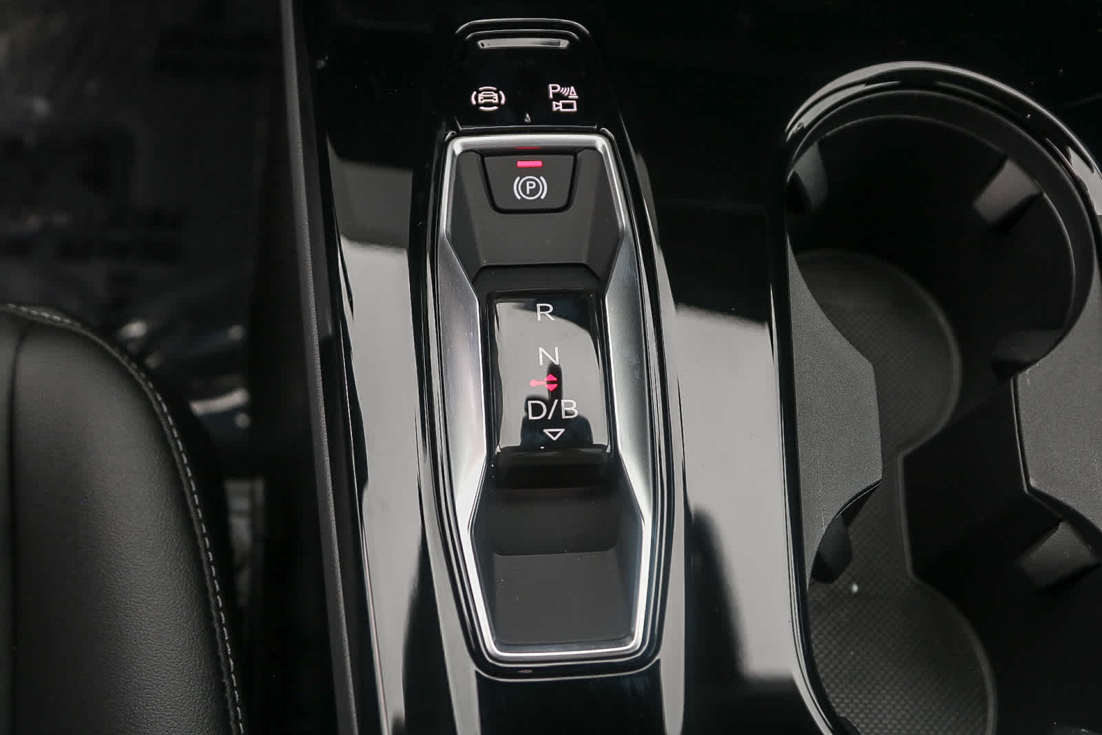 Thumbnail: 2025 Audi Q6 e-tron - 20