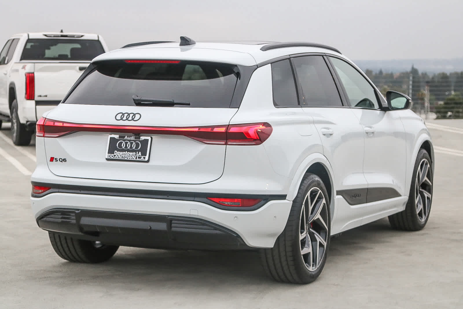 Thumbnail: 2025 Audi SQ6 e-tron - 6