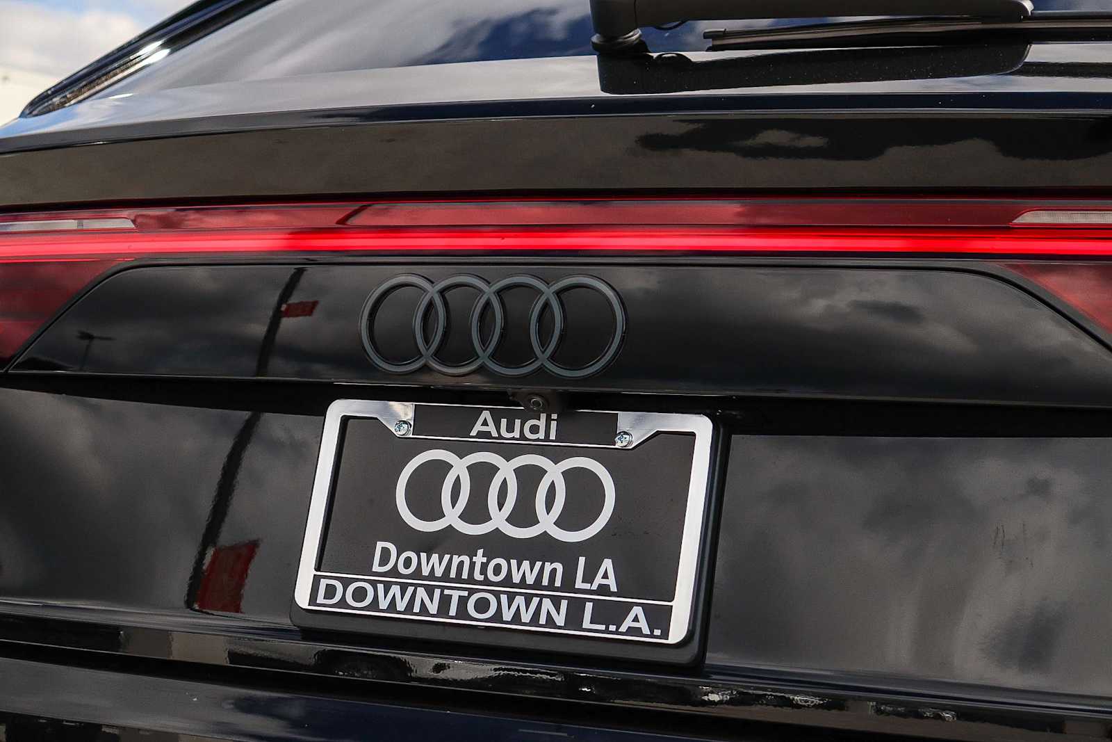 Thumbnail: 2026 Audi Q8 - 11