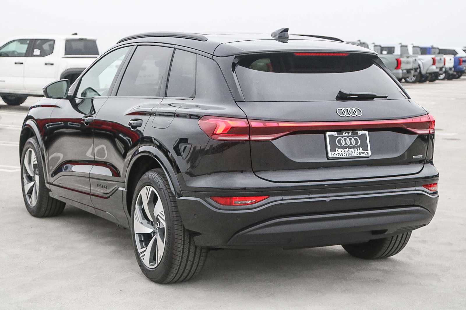 Thumbnail: 2025 Audi Q6 e-tron - 8