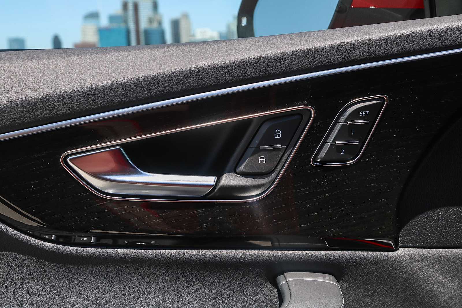 Thumbnail: 2025 Audi Q8 - 26