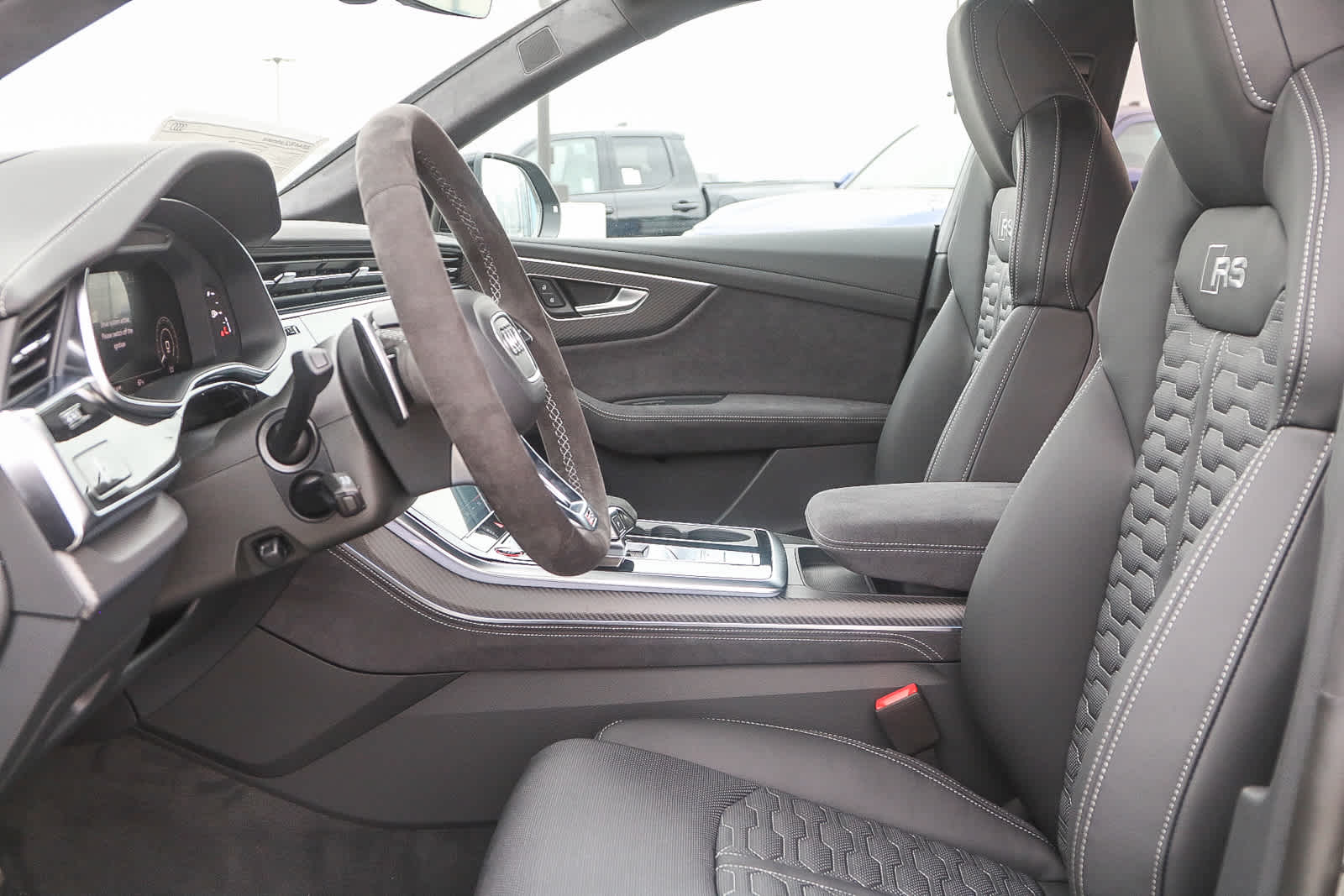 Thumbnail: 2025 Audi RS Q8 - 18