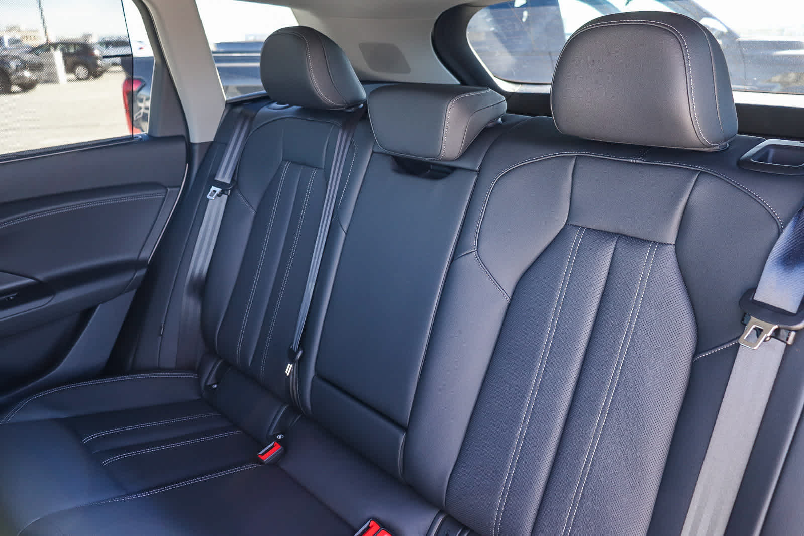 Thumbnail: 2025 Audi Q6 e-tron - 23