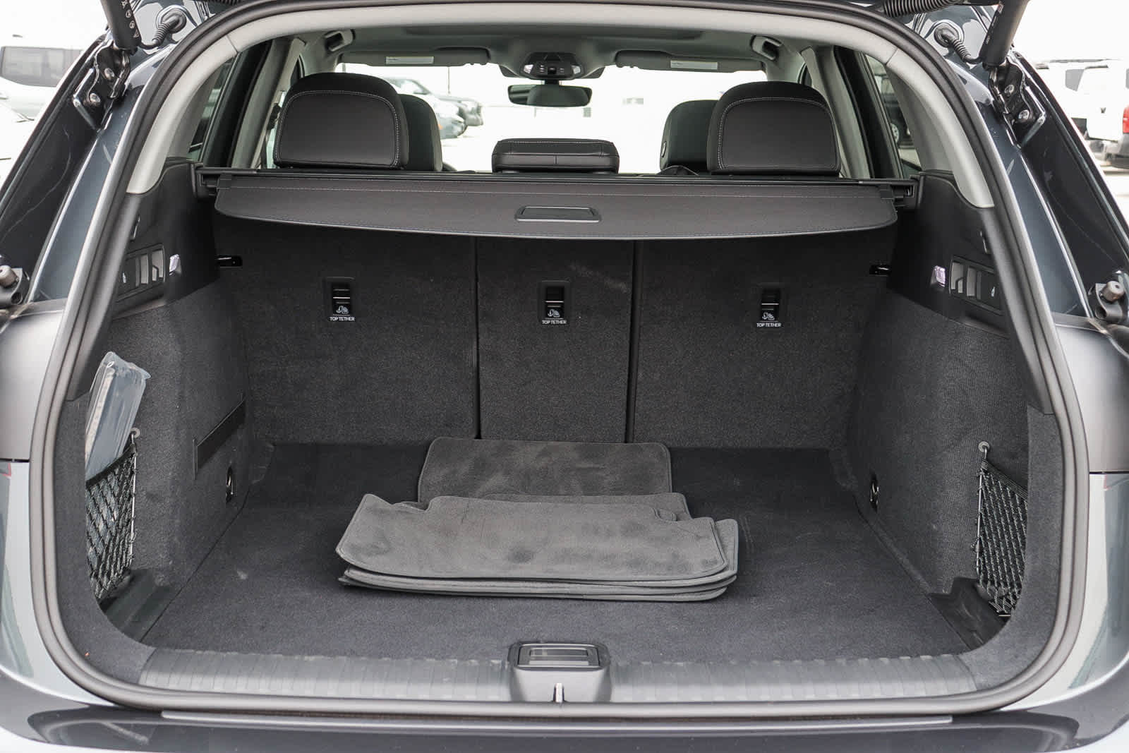 Thumbnail: 2025 Audi Q6 e-tron - 33