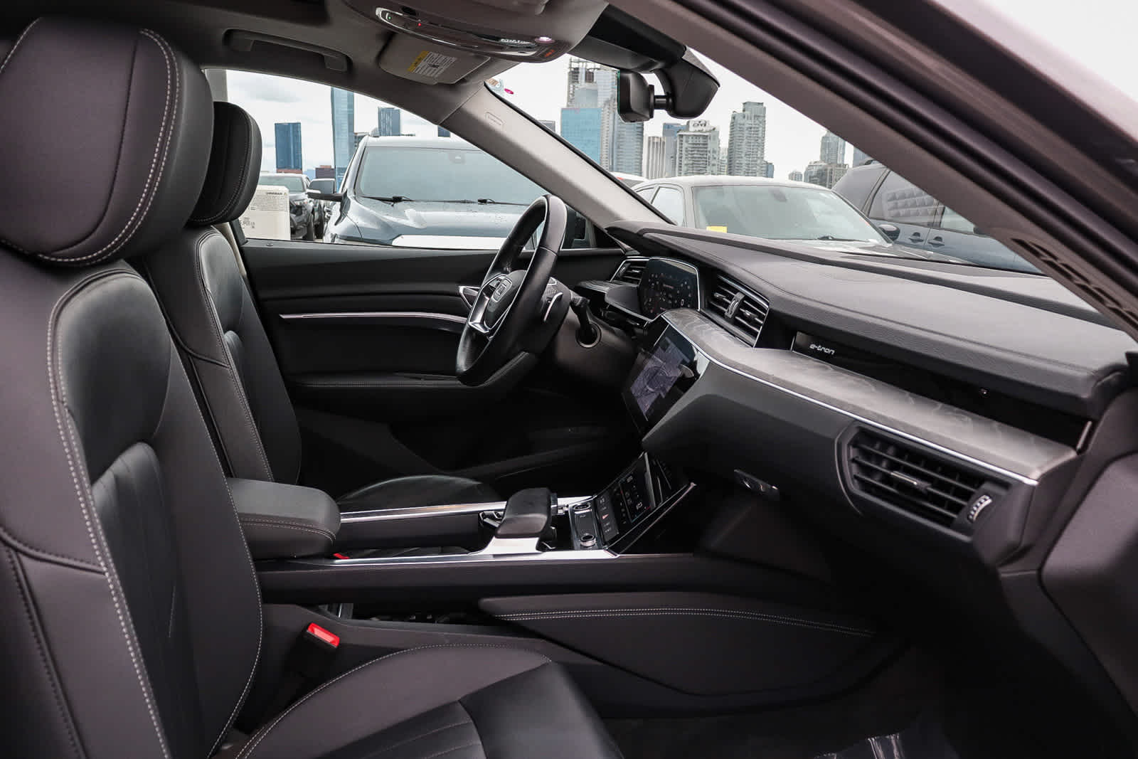 Thumbnail: 2022 Audi e-tron - 23