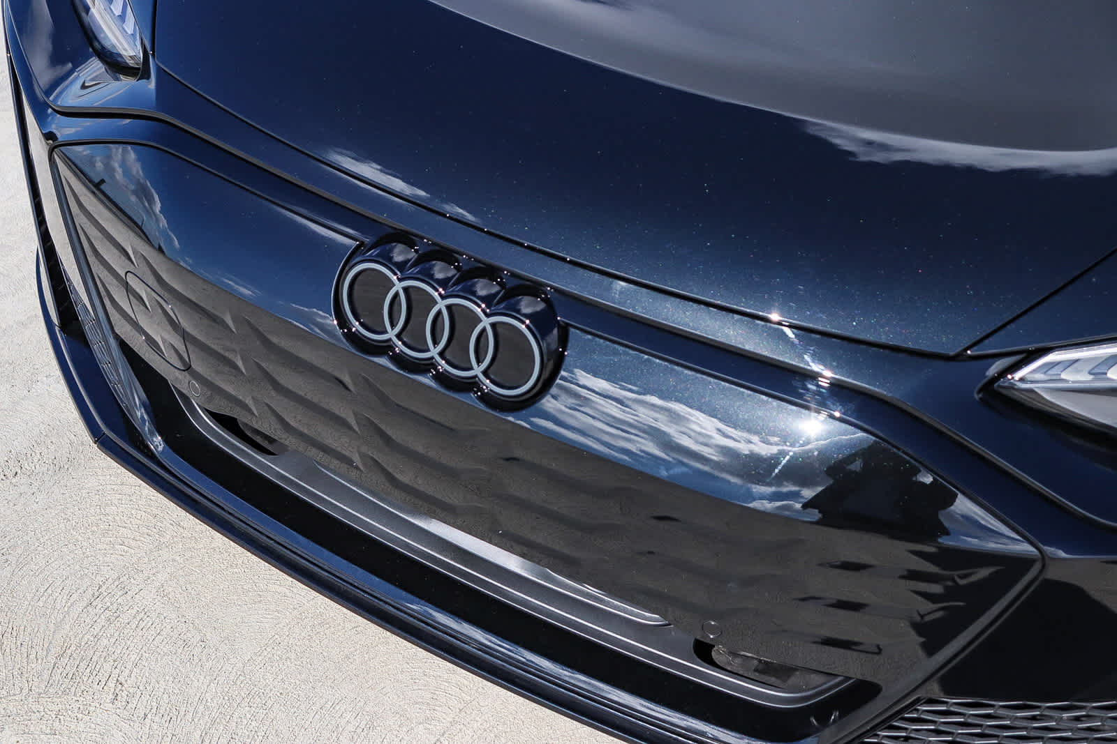 Thumbnail: 2026 Audi e-tron GT - 8