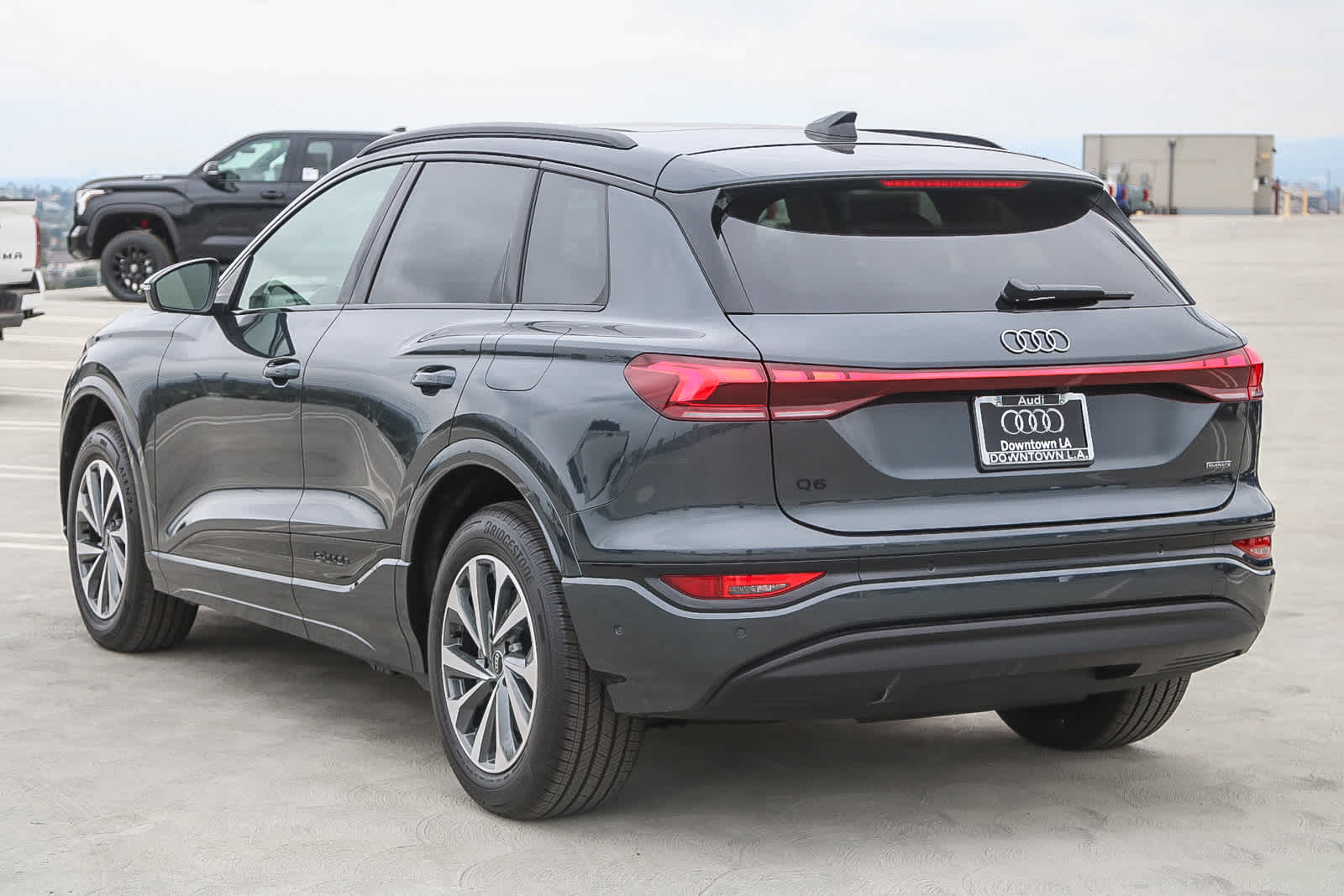 Thumbnail: 2025 Audi Q6 e-tron - 8