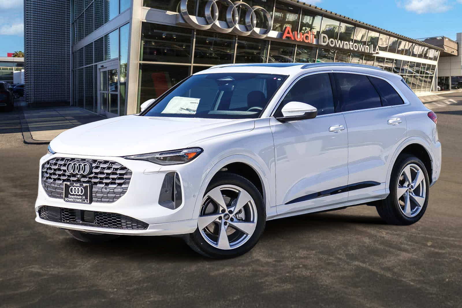 Thumbnail: 2025 Audi Q5 - 1