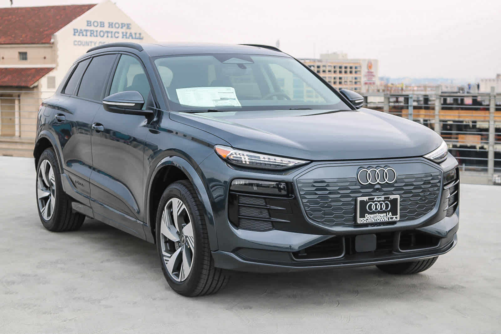 Thumbnail: 2025 Audi Q6 e-tron - 3
