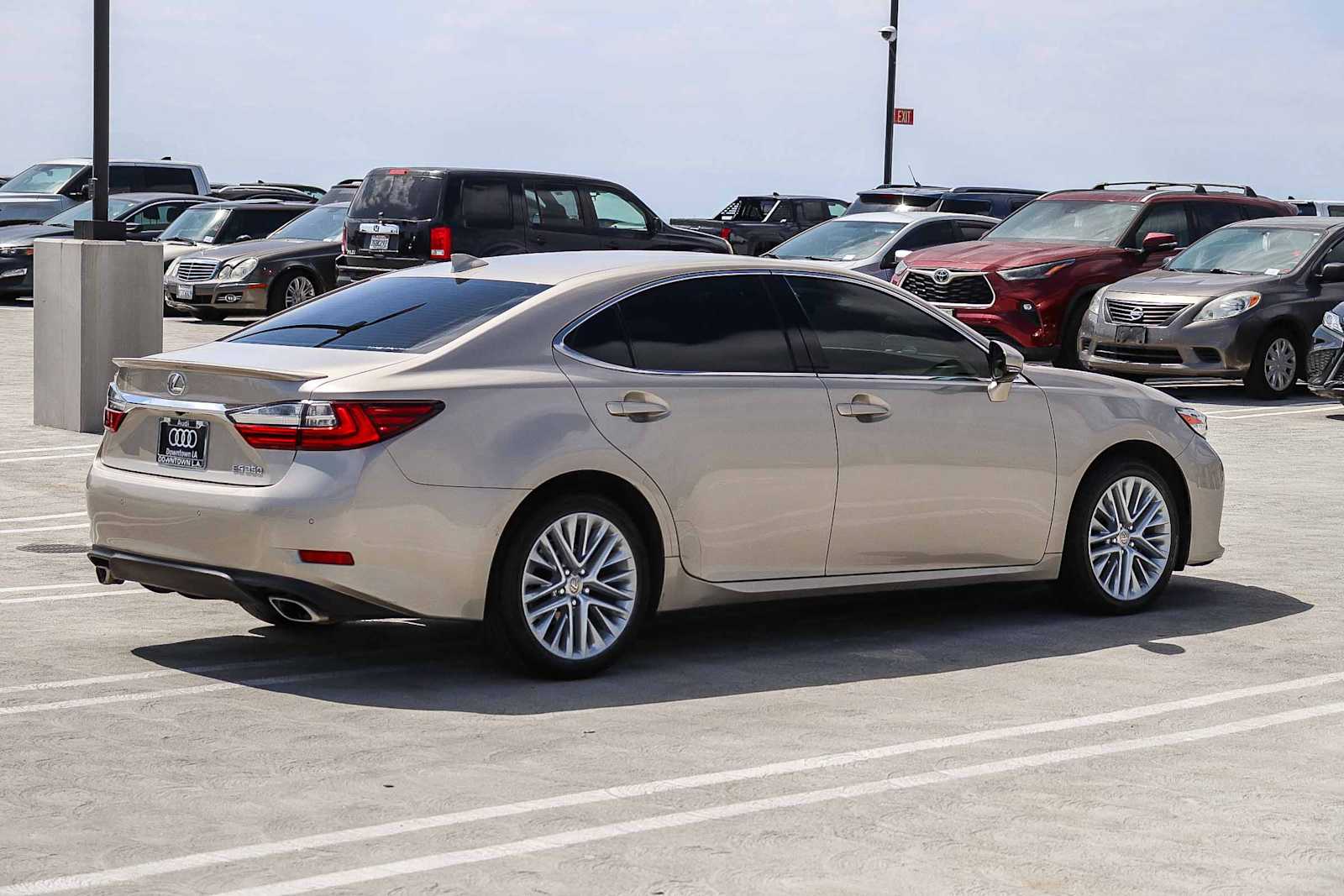 Thumbnail: 2016 Lexus ES - 4