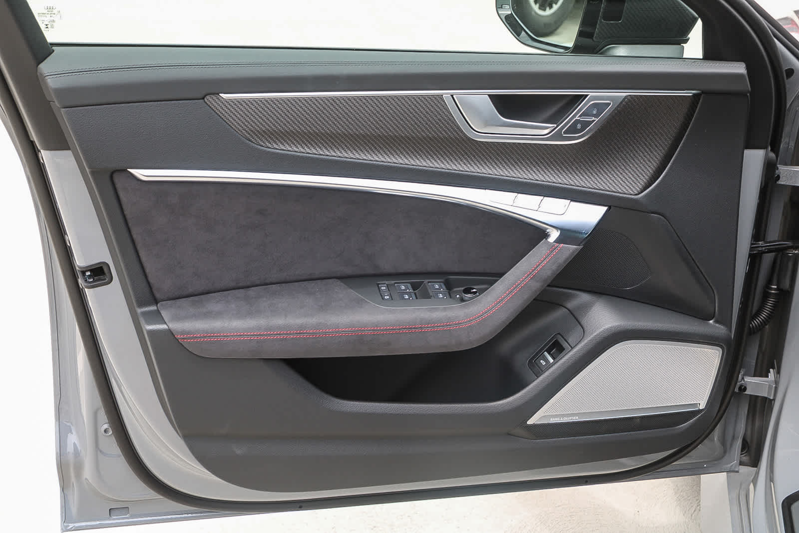 Thumbnail: 2025 Audi RS 6 - 24