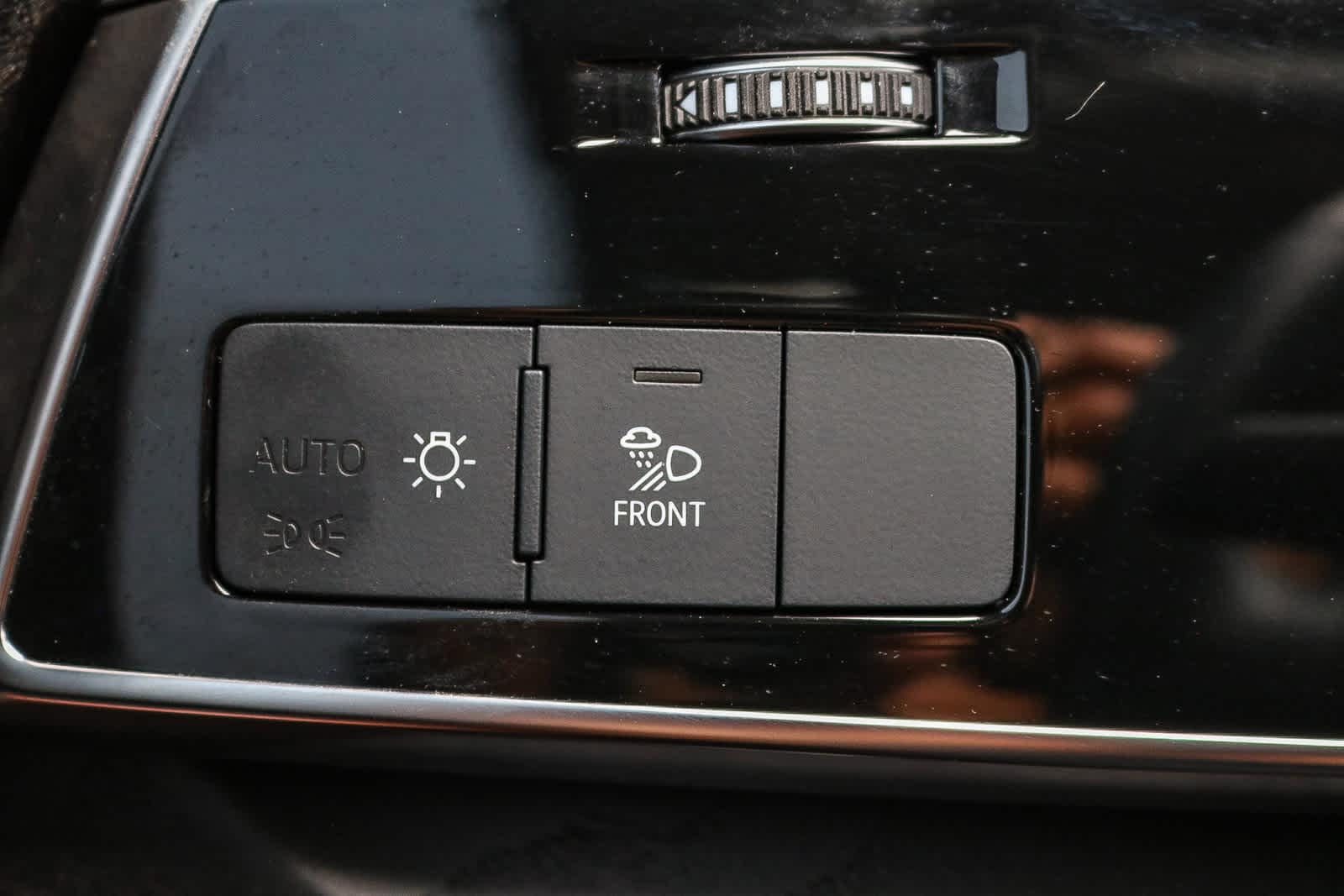 Thumbnail: 2023 Audi Q8 - 35