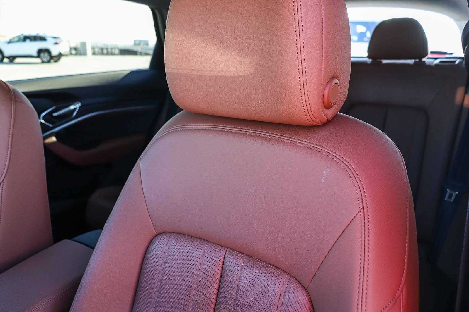 Thumbnail: 2022 Audi e-tron - 36