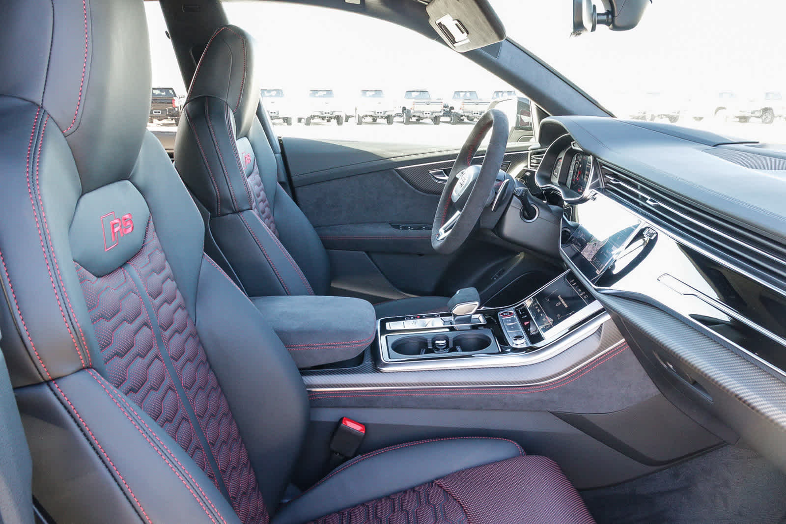 Thumbnail: 2025 Audi RS Q8 - 15