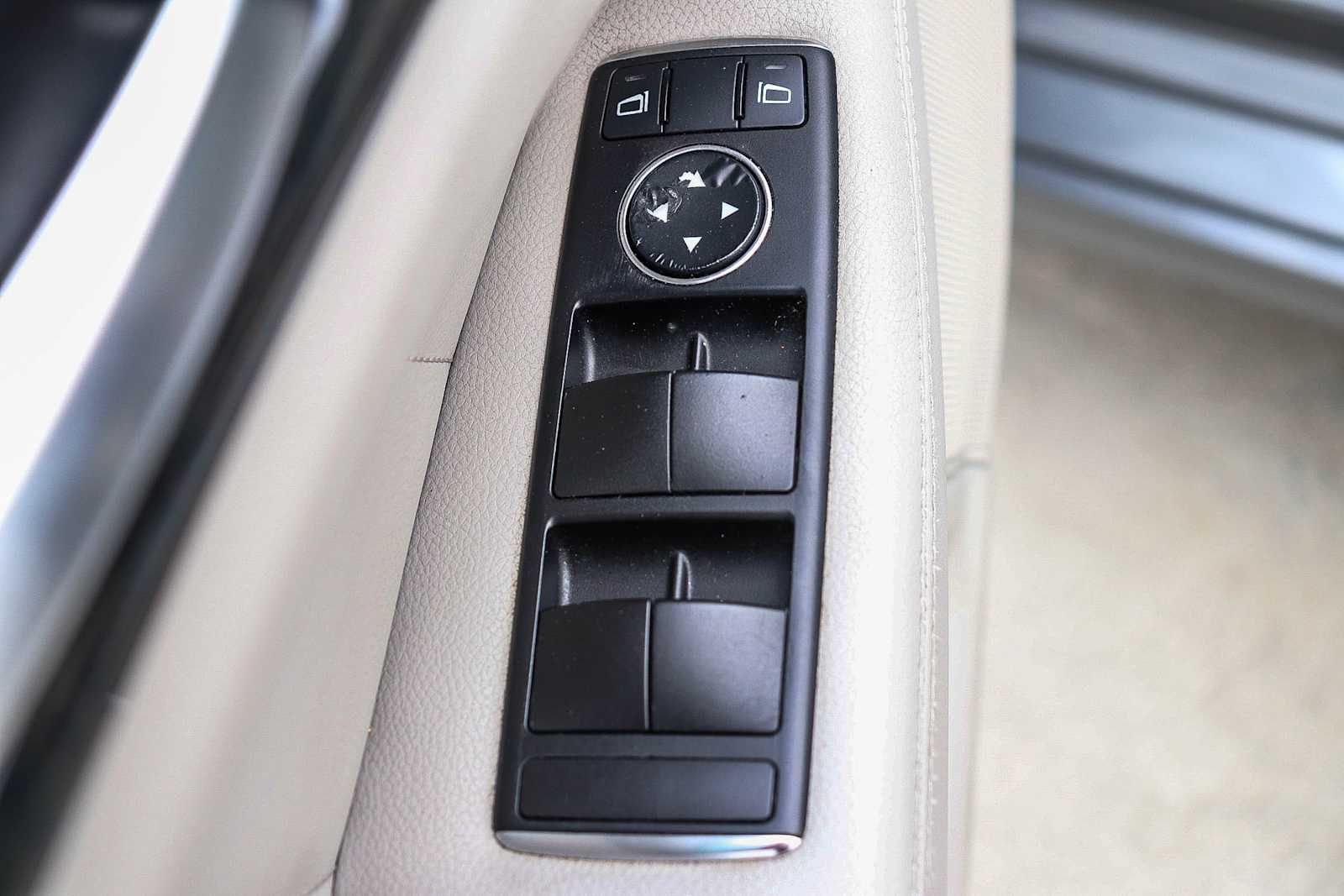 Thumbnail: 2013 Mercedes-Benz CLS - 29