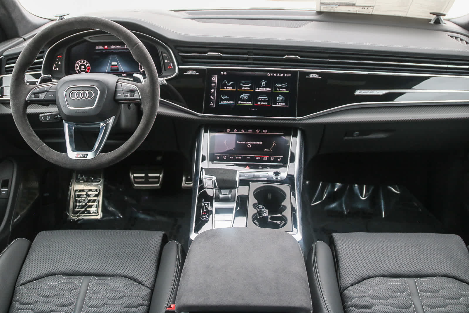 Thumbnail: 2025 Audi RS Q8 - 12