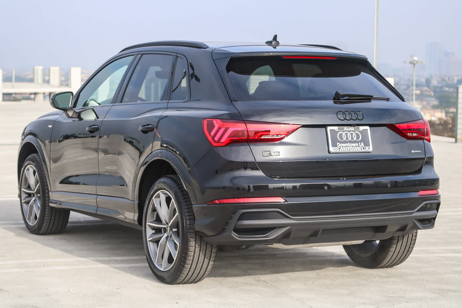 Thumbnail: 2025 Audi Q3 - 10