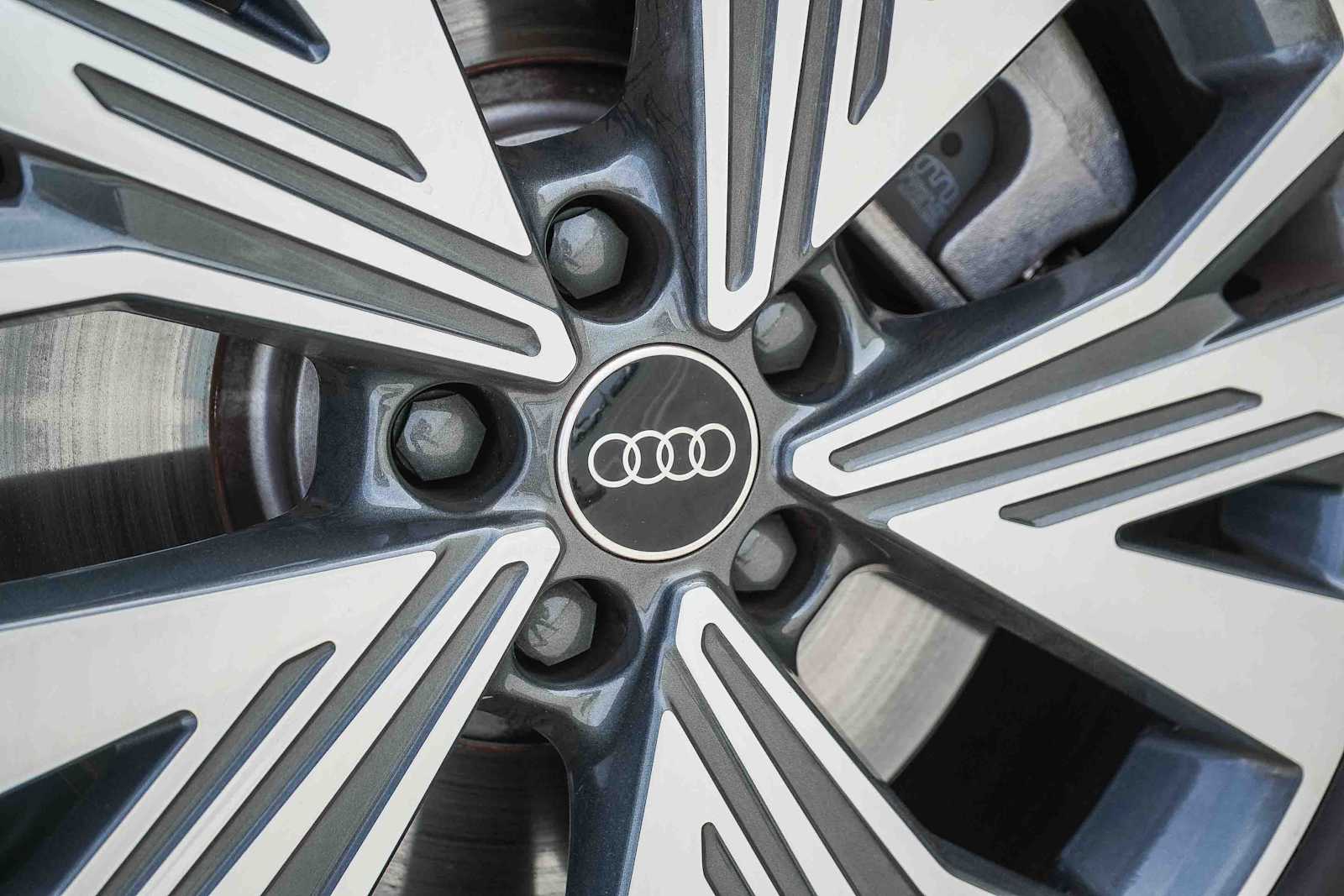 Thumbnail: 2023 Audi Q4 e-tron - 15