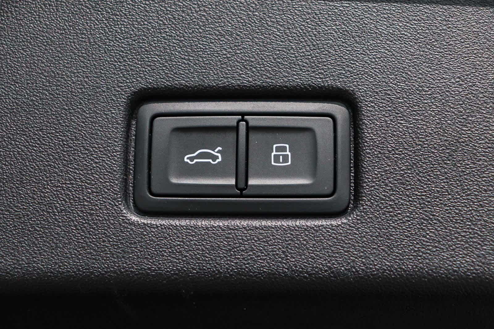 Thumbnail: 2023 Audi Q4 e-tron - 39