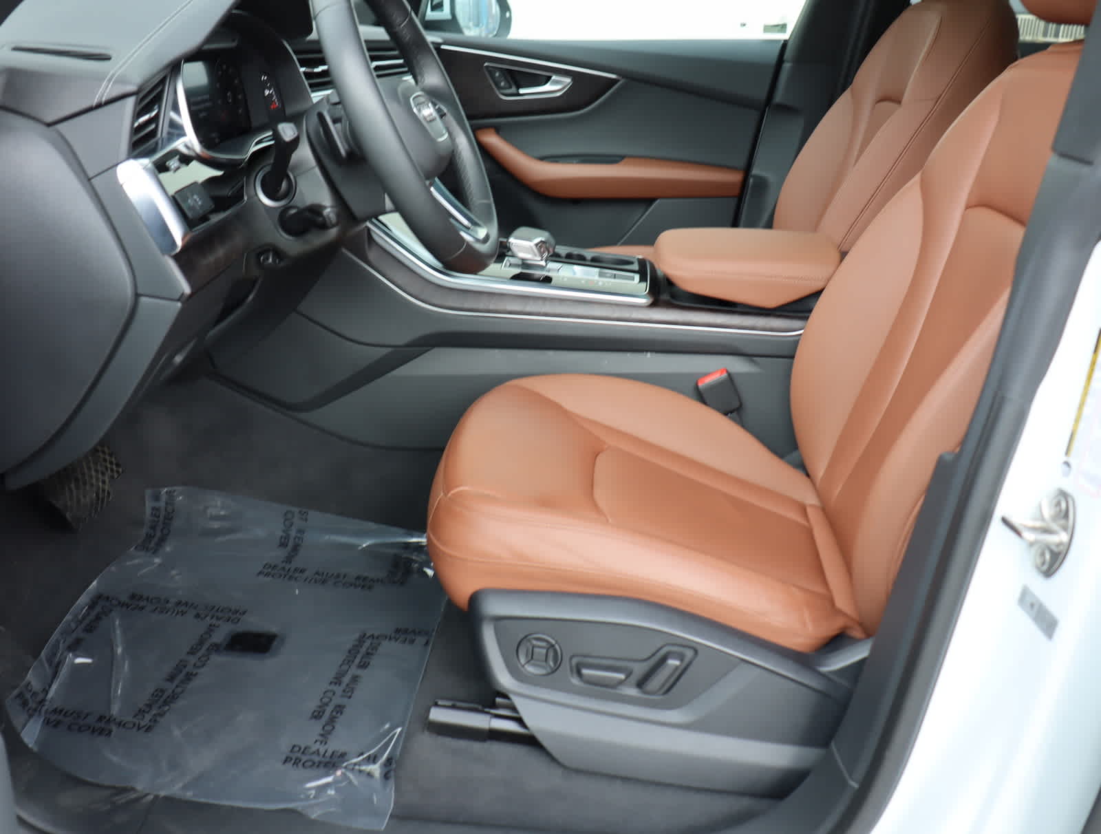 Thumbnail: 2023 Audi Q8 - 35