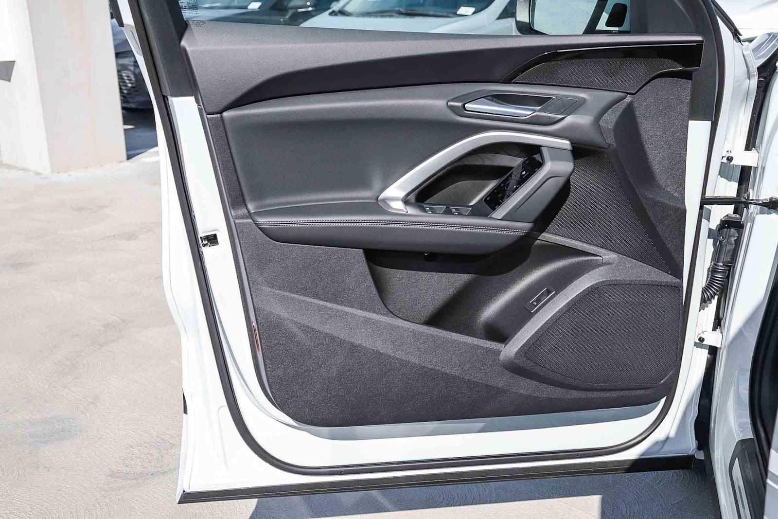 Thumbnail: 2025 Audi Q5 - 29