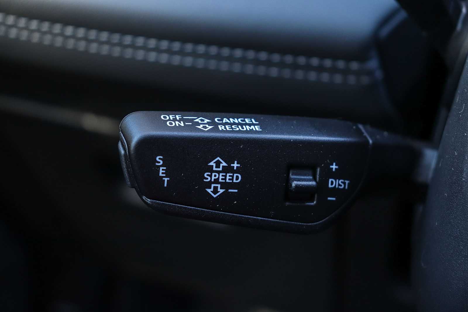 Thumbnail: 2025 Audi Q6 e-tron - 30