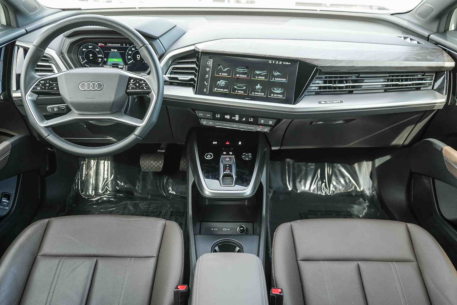 Thumbnail: 2023 Audi Q4 e-tron - 16