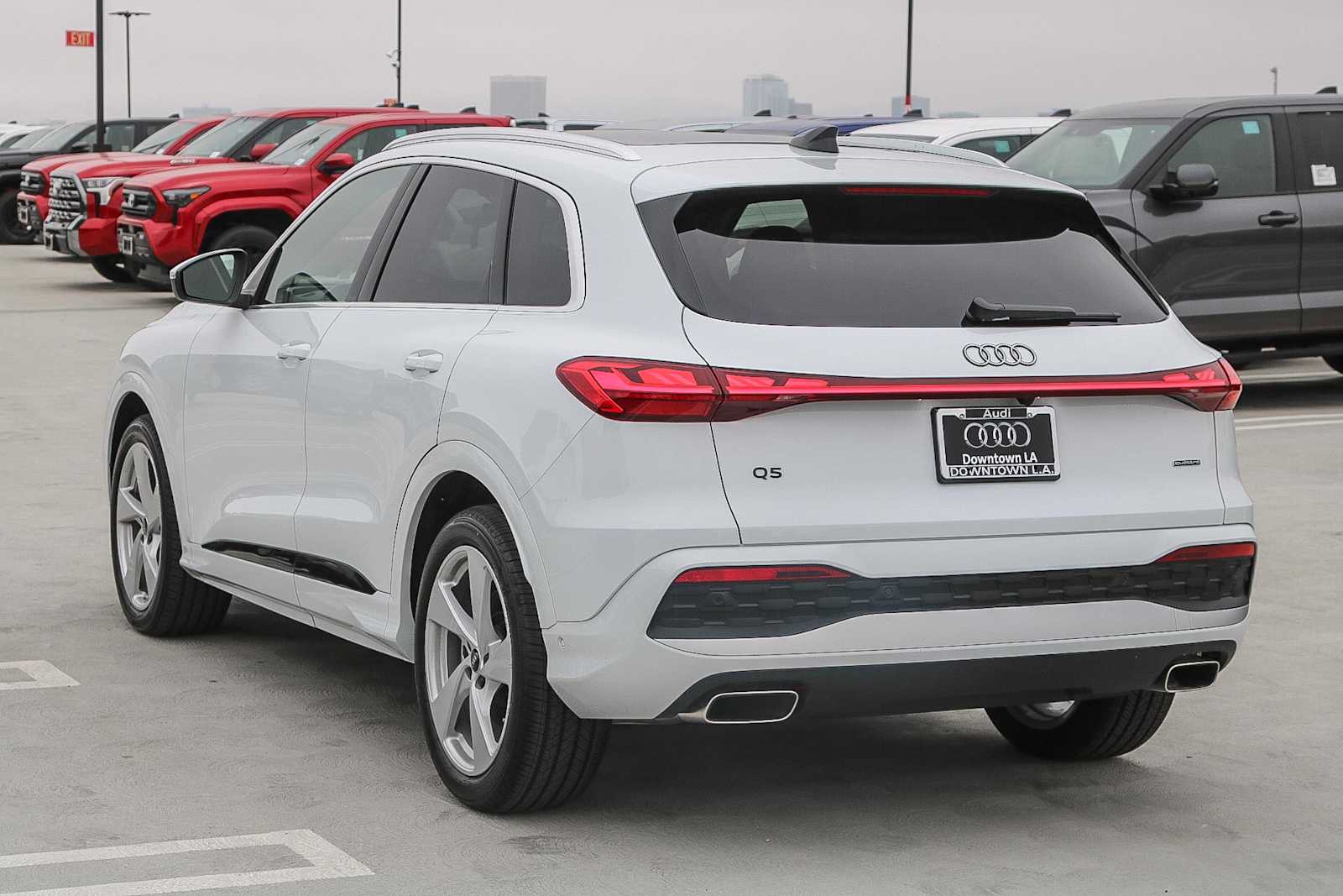 Thumbnail: 2025 Audi Q5 - 8