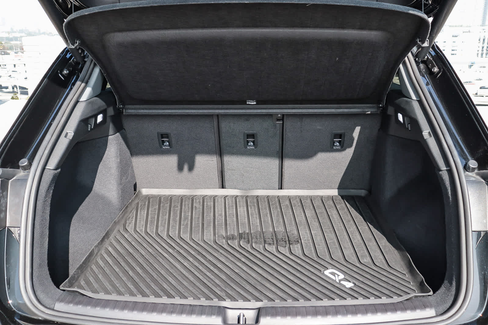 Thumbnail: 2023 Audi Q4 e-tron - 38