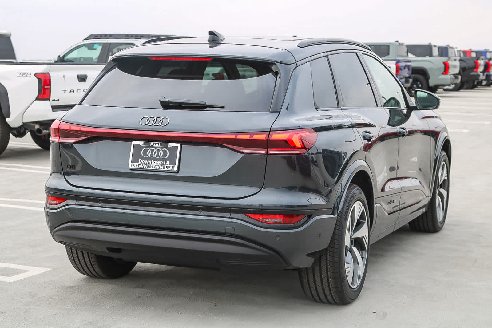 Thumbnail: 2025 Audi Q6 e-tron - 6