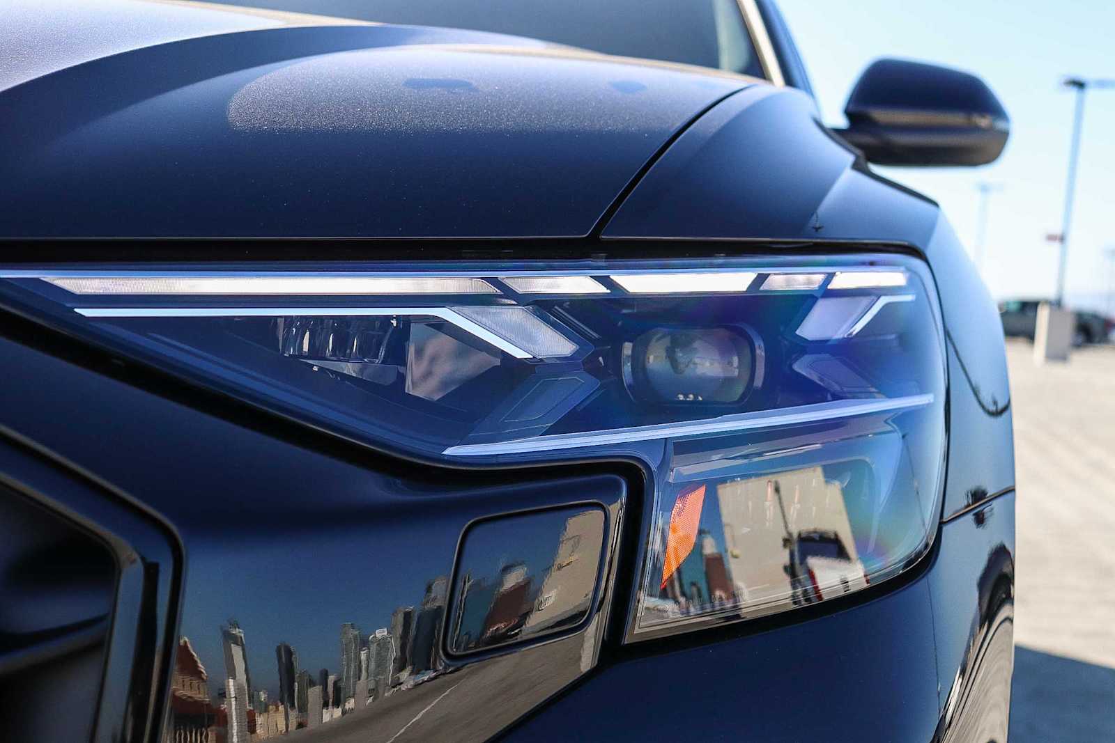 Thumbnail: 2026 Audi Q8 - 7