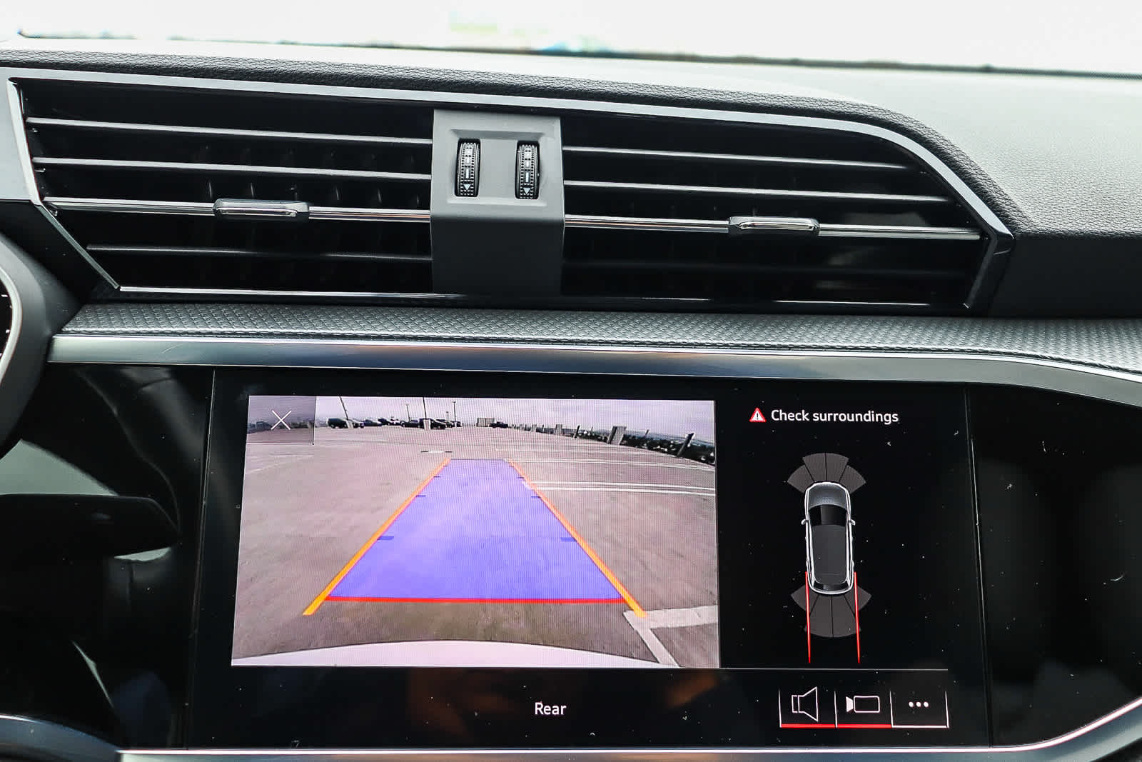 Thumbnail: 2023 Audi Q3 - 35