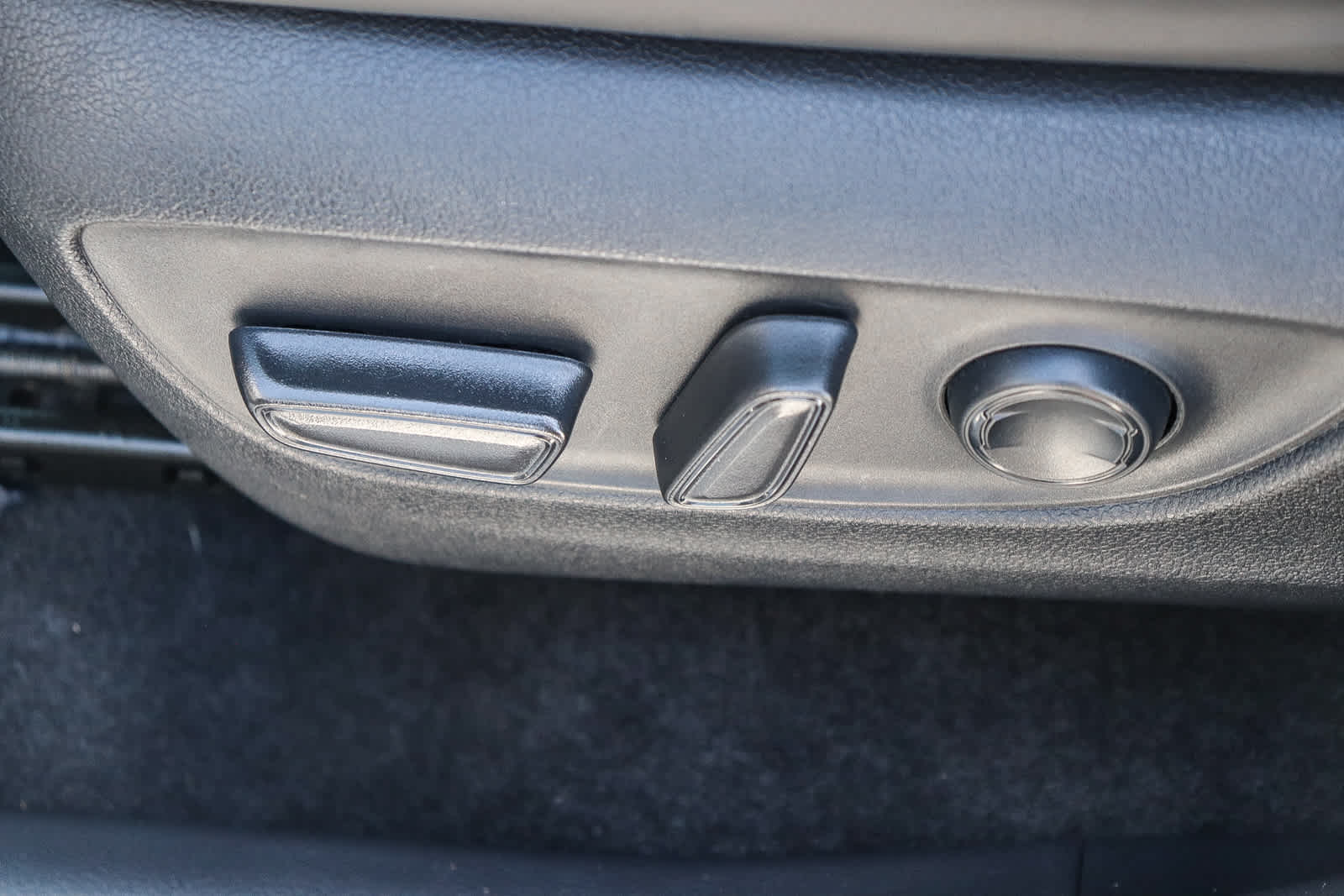 Thumbnail: 2021 Toyota RAV4 - 23