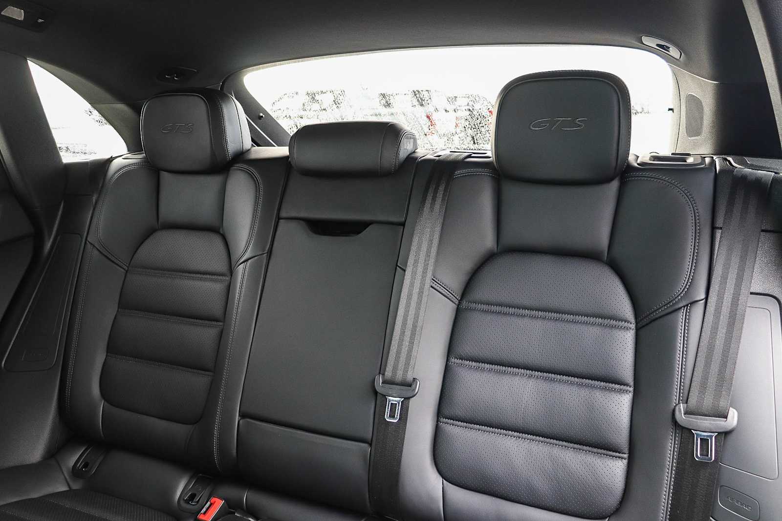 Thumbnail: 2021 Porsche Macan - 26