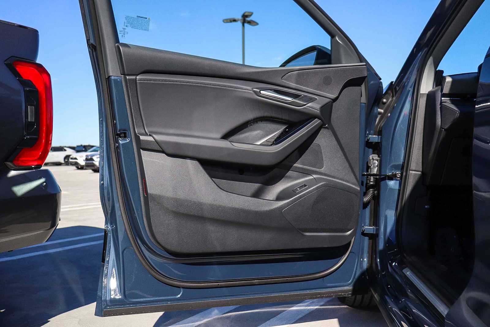 Thumbnail: 2025 Audi Q6 e-tron - 28