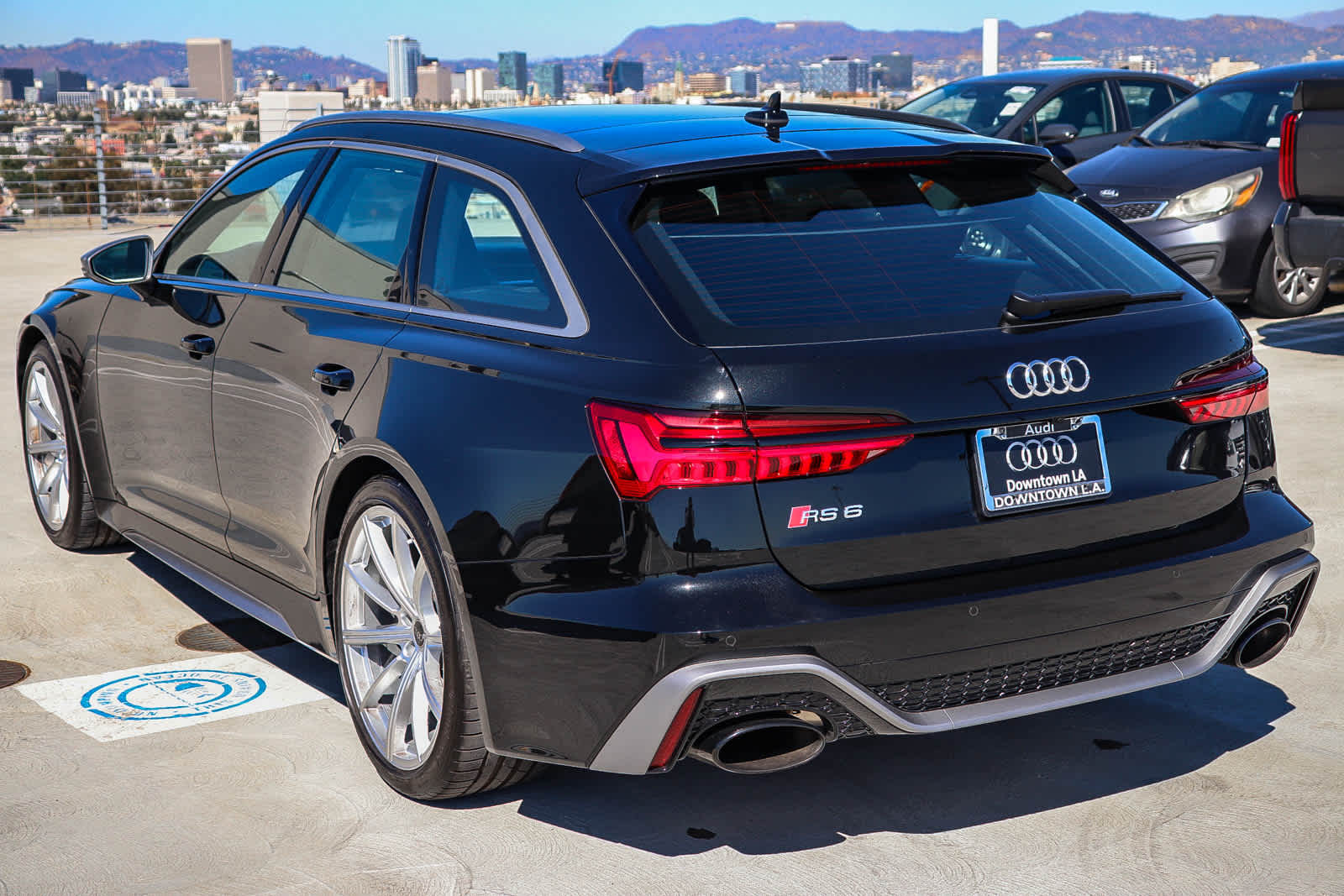 Thumbnail: 2025 Audi RS 6 - 8