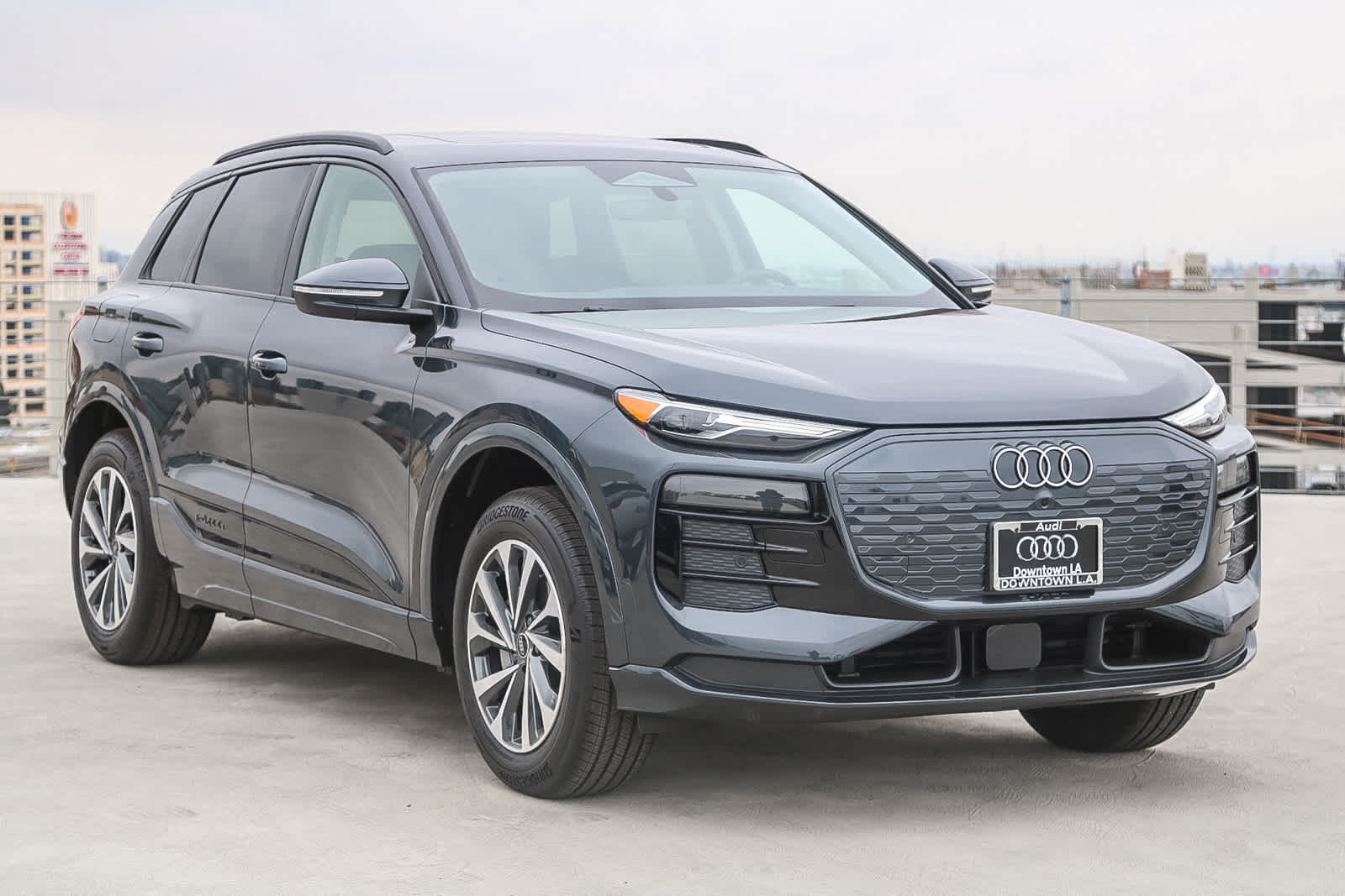 Thumbnail: 2025 Audi Q6 e-tron - 3