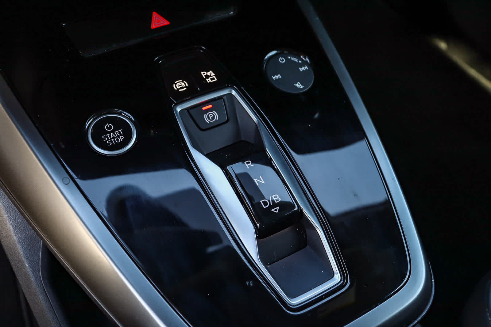 Thumbnail: 2023 Audi Q4 e-tron - 25