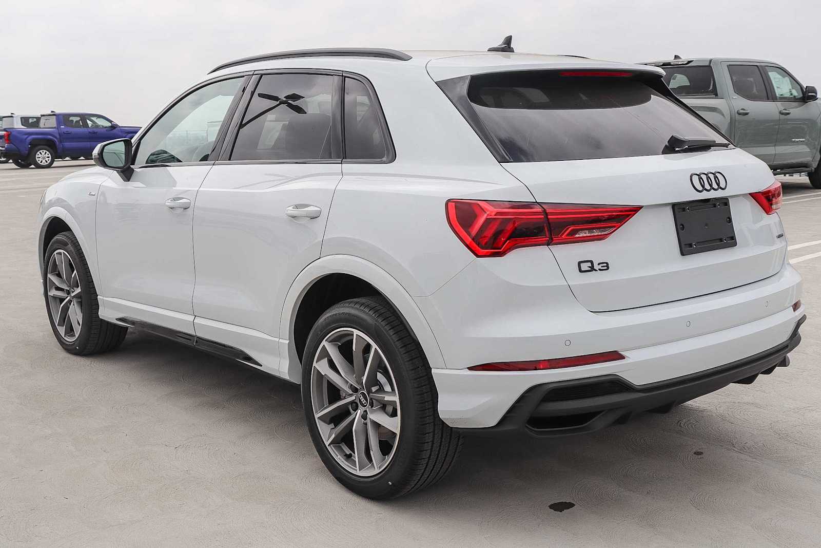 Thumbnail: 2025 Audi Q3 - 6