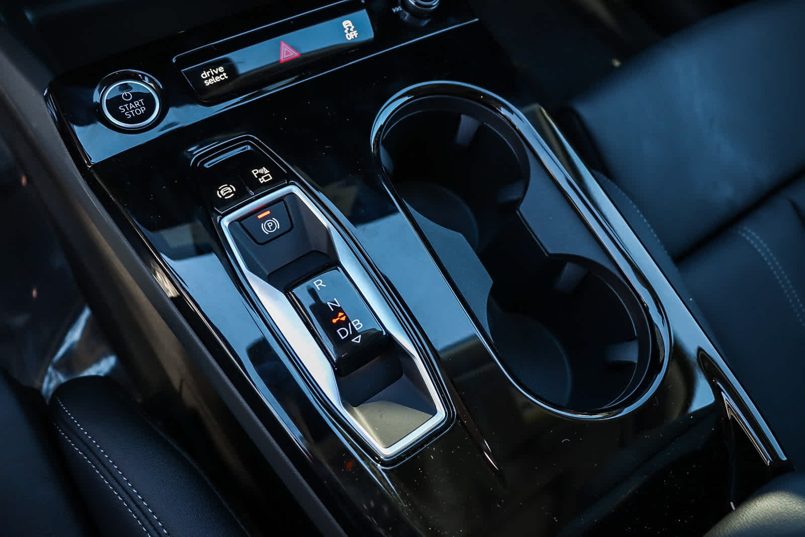 Thumbnail: 2025 Audi Q6 e-tron - 24