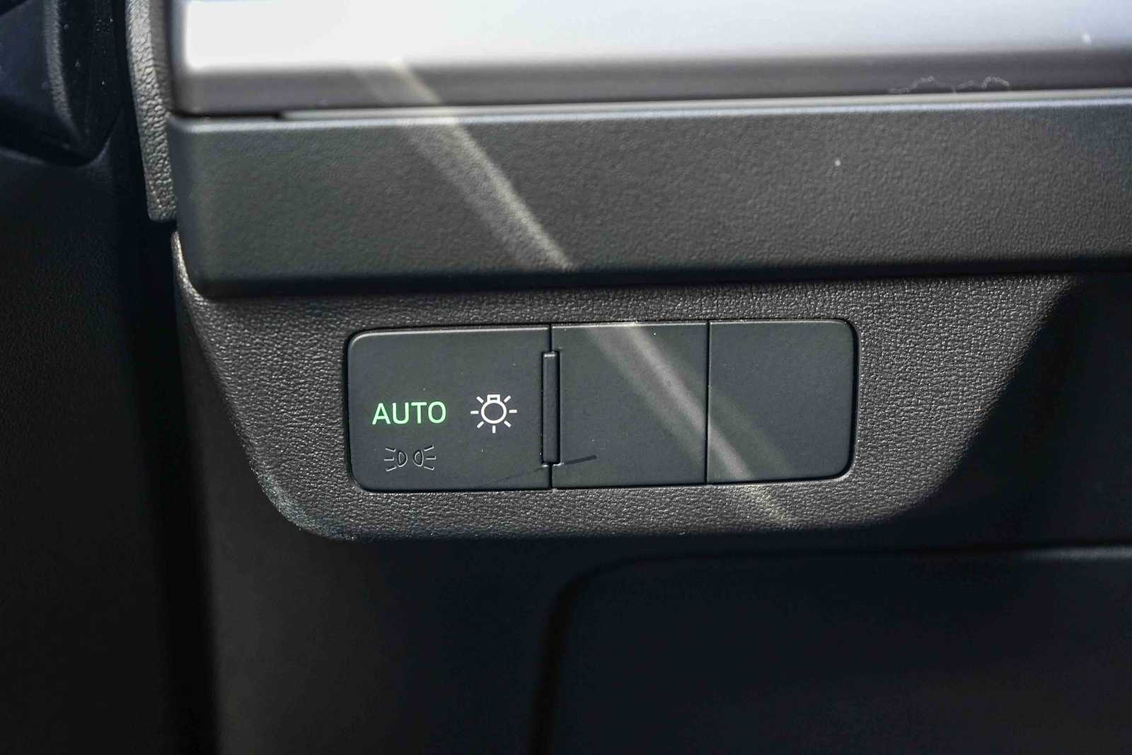 Thumbnail: 2023 Audi Q4 e-tron - 31