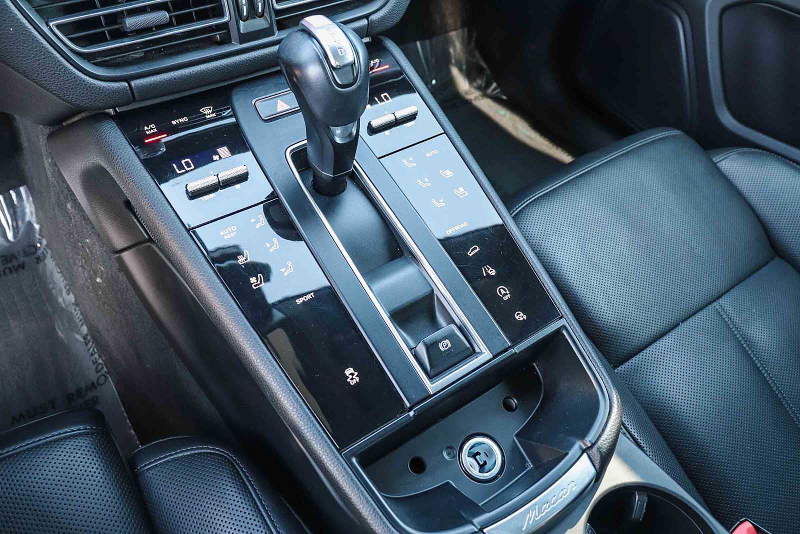 Thumbnail: 2023 Porsche Macan - 22