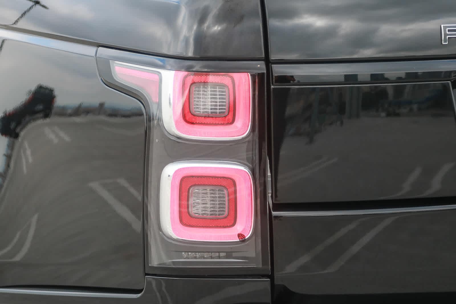 Thumbnail: 2021 Land Rover Range Rover - 10