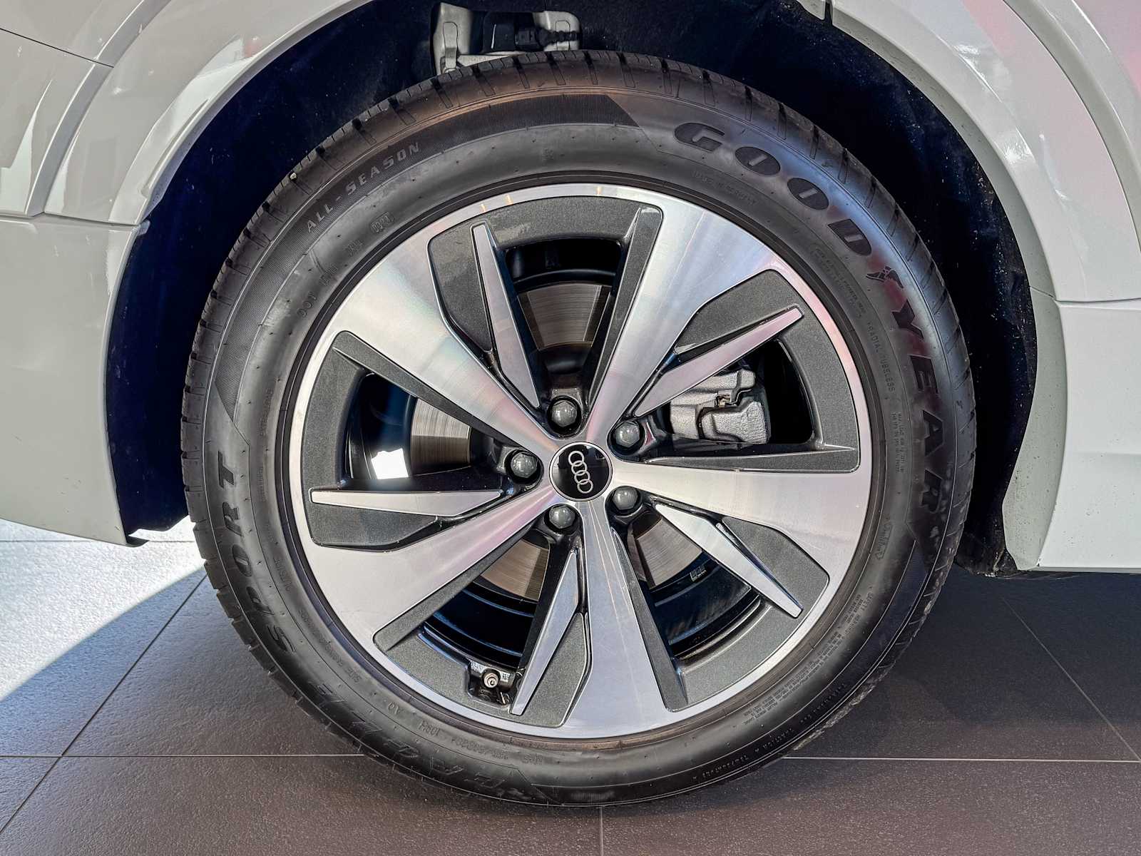 Thumbnail: 2024 Audi Q8 e-tron - 9