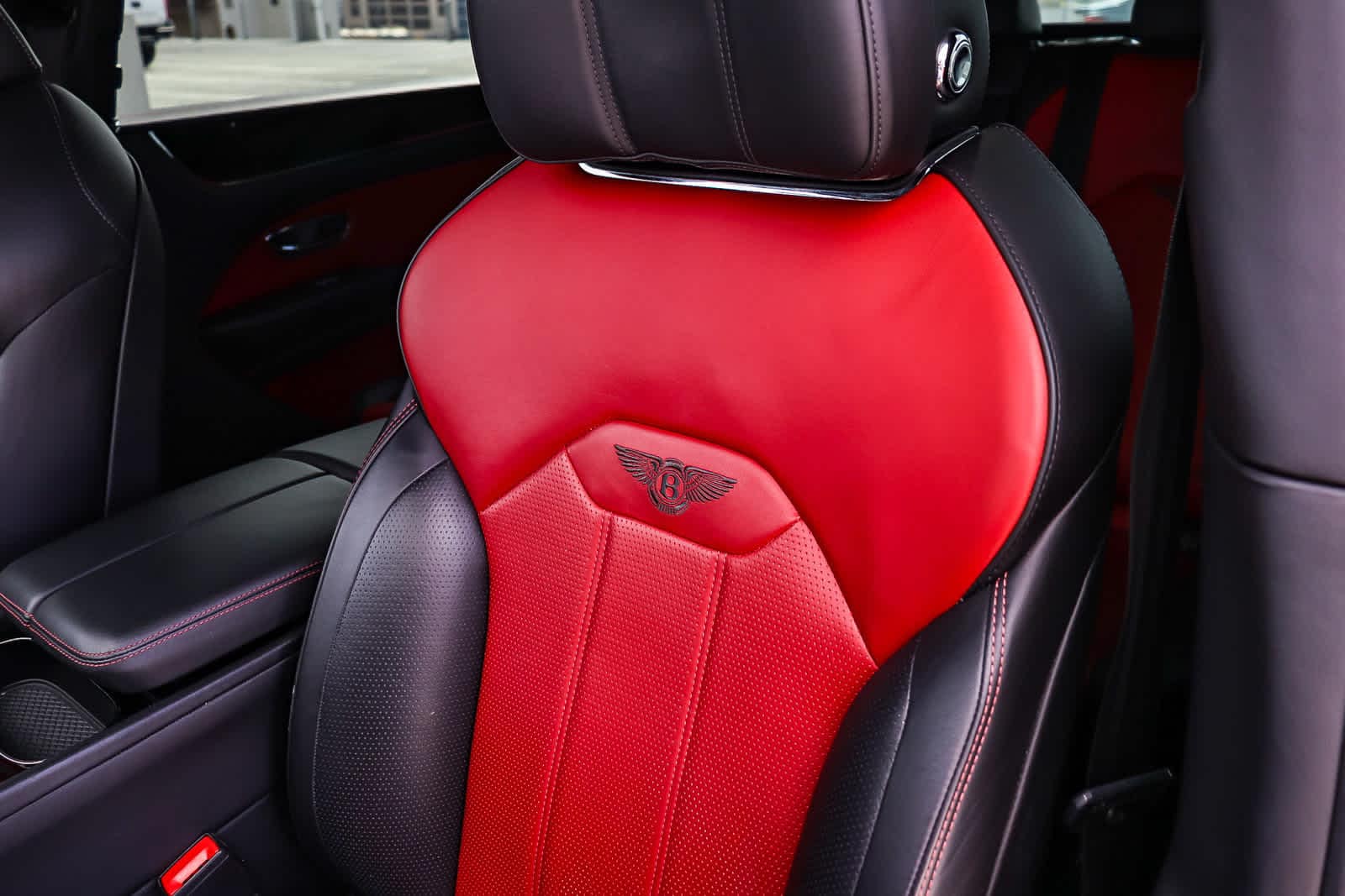 Thumbnail: 2021 Bentley Bentayga - 39