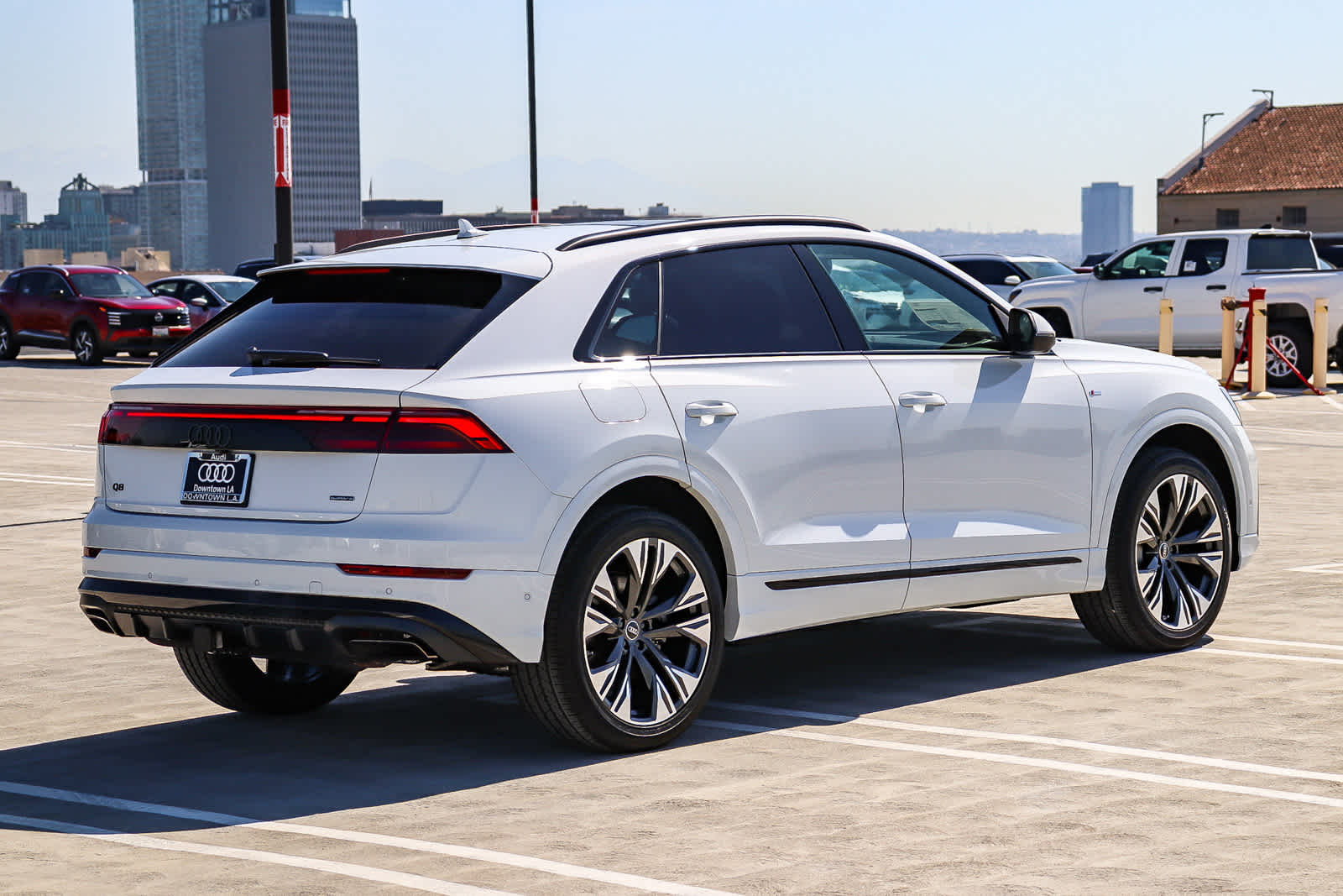 Thumbnail: 2026 Audi Q8 - 4