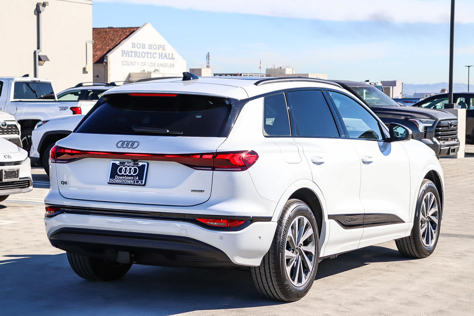 Thumbnail: 2025 Audi Q6 e-tron - 4