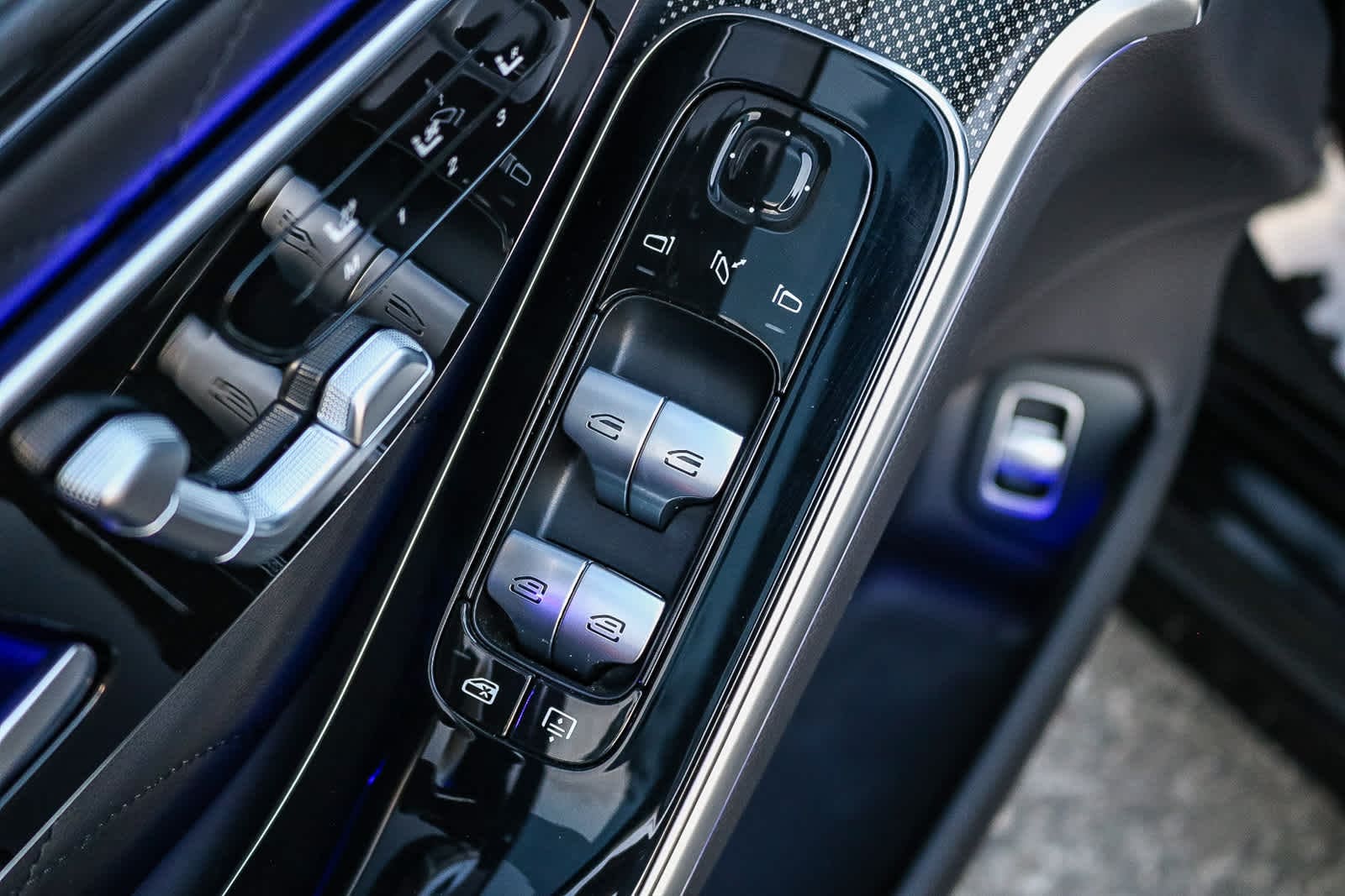 Thumbnail: 2022 Mercedes-Benz S-Class - 32